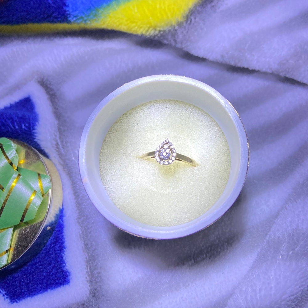 Engagement ring - Picture 4 of 4